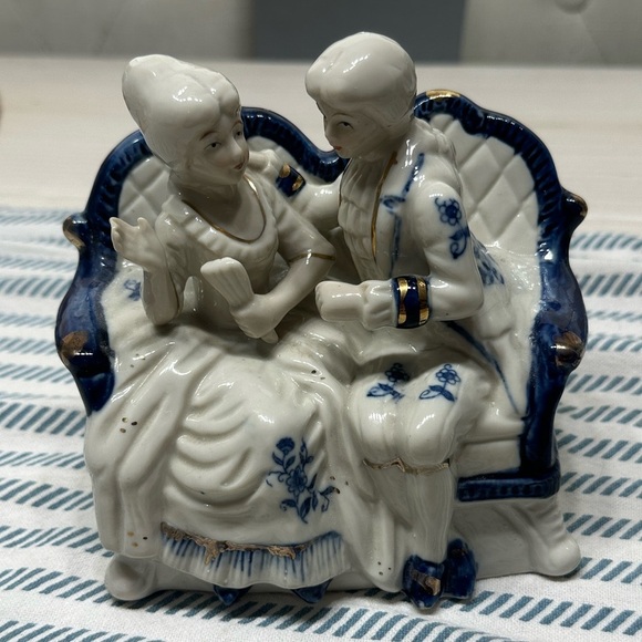 Rare Victorian Delft Blue Porcelain “Courting Couple” - Picture 2 of 8